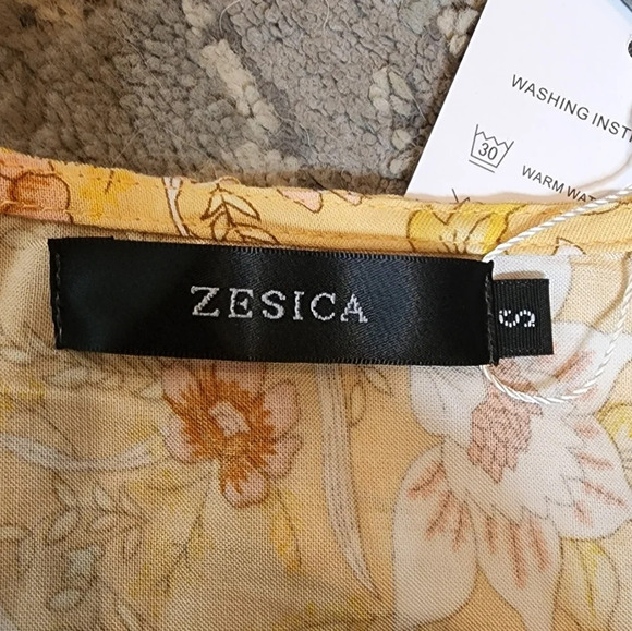 NWT Zesica Wrap Dress Yellow Floral Size Small - Picture 4 of 16